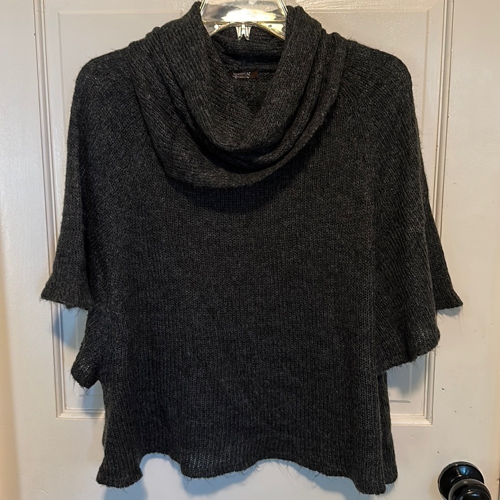 Figwood wool blend‎ poncho one size black